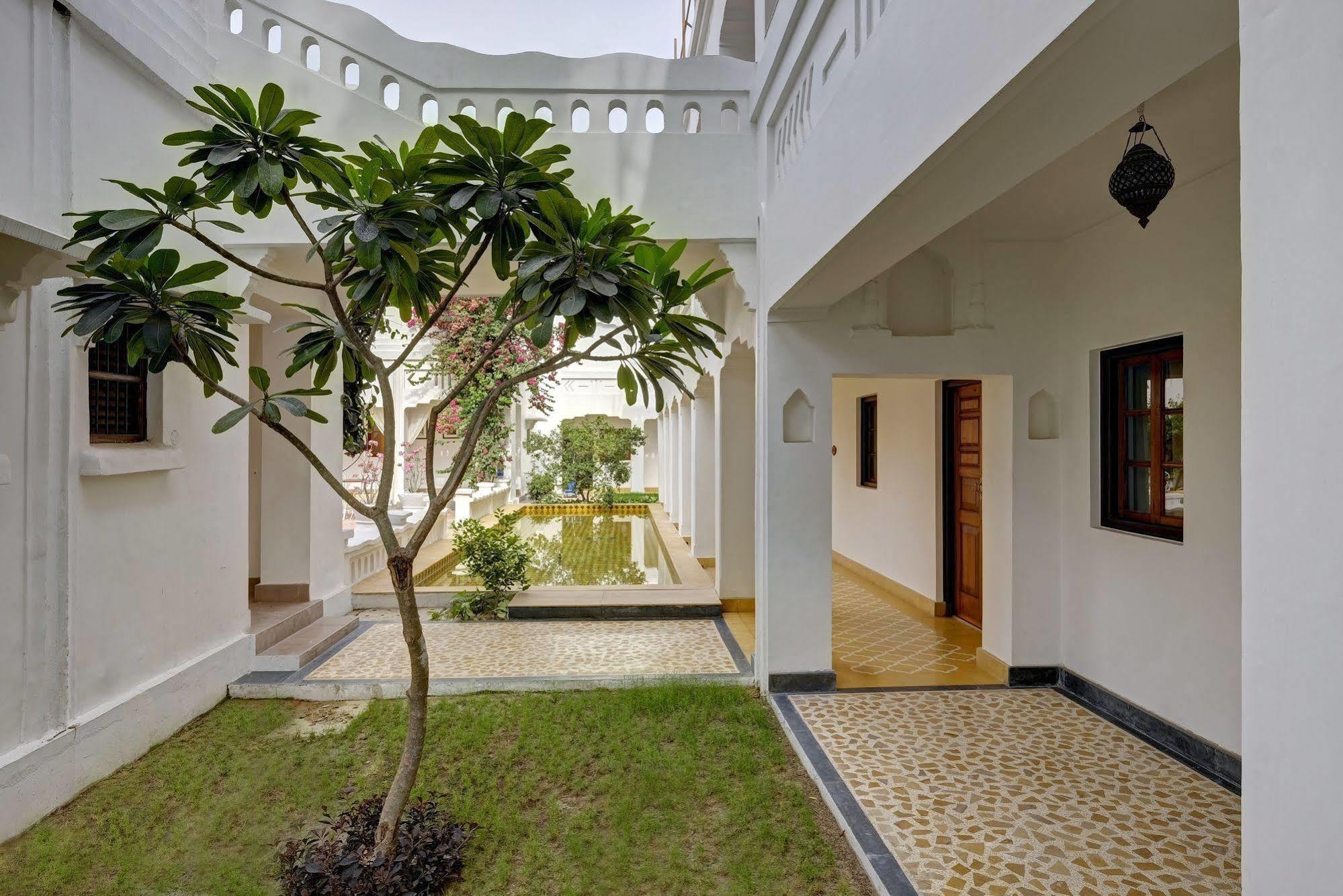 Saraca Hotel Lucknow Exterior photo